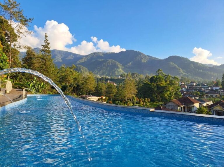 obyek-wisata-kolam-renang-air-panas-Guci-garden-tegal